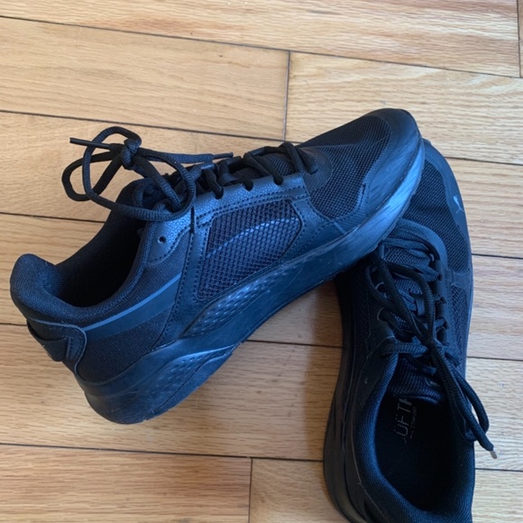 Puma running shoes - Picture 3 of 5